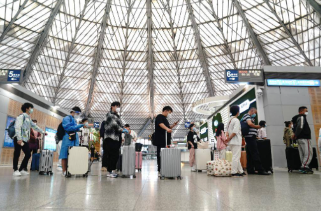 上海三大火车站恢复运行 列车